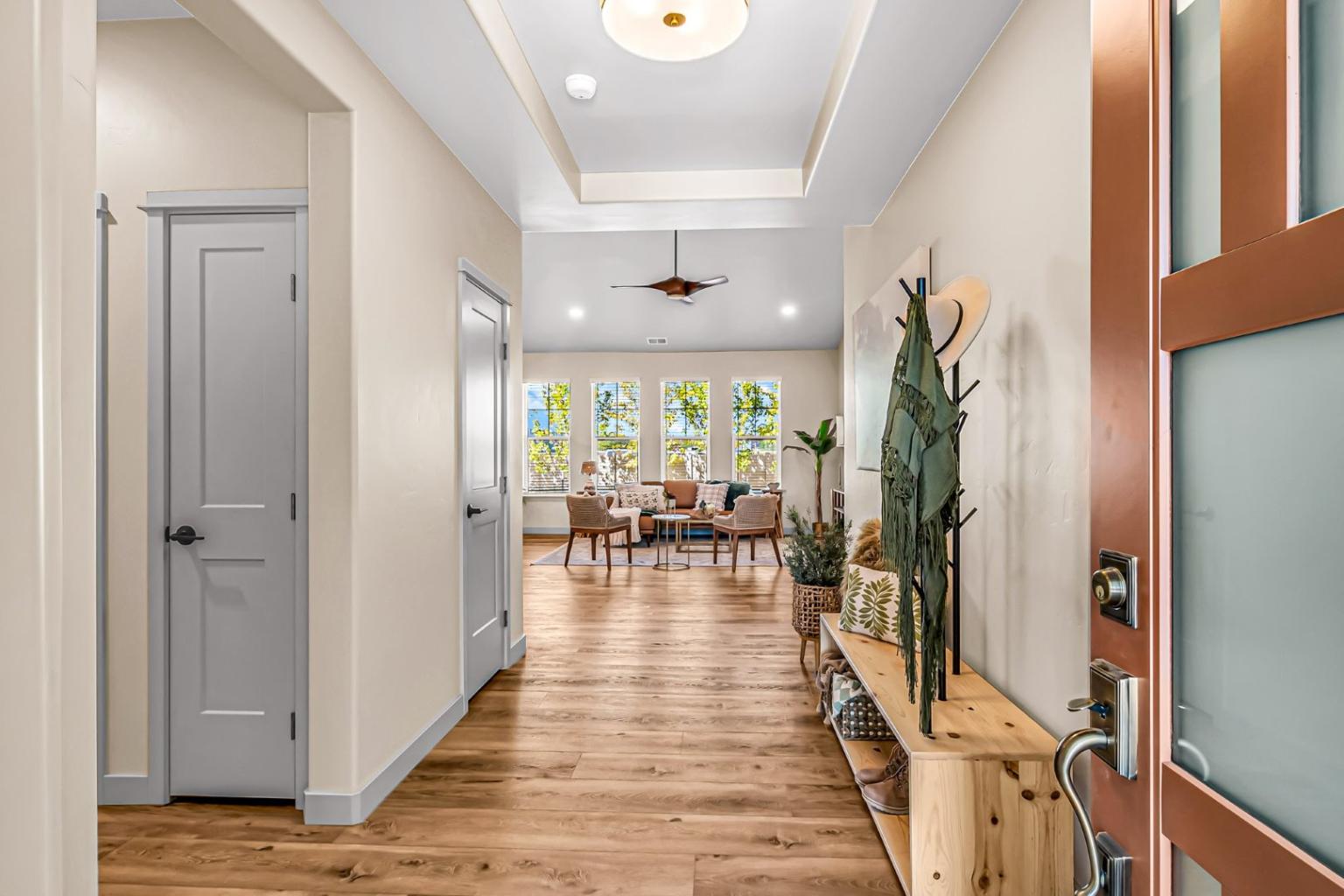 larkspur_Entry facing Living room
